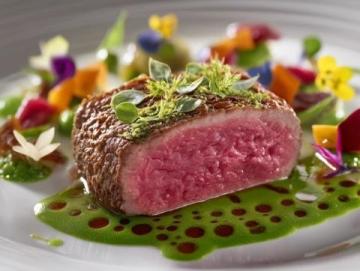 經(jīng)典金牌醬豬尾、風(fēng)味手撕牛肉與冰梅老醋花生