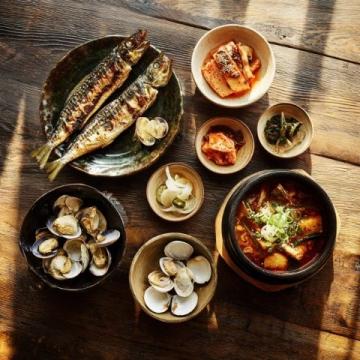 你家鄉(xiāng)最具代表性的特色美食是什么威海美食豐富多樣，以下是一些特色美食