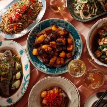 介紹中國傳統美食的英語作文(以下是一些中國各地的傳統美食介紹)