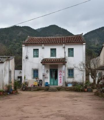 在徽州區黃山腳下，我們選擇了寨上村的一個農家樂來度過美好的一晚。