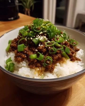 家庭版治愈拌飯秘籍：生菜牛肉拌出減脂新境界，一口接一口的自然享受