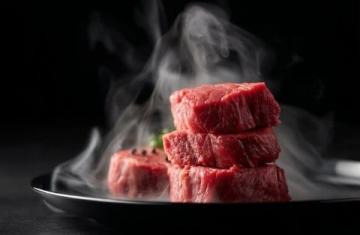 有朋友問(wèn)李佳琦15分鐘賣出的10000份的牛排是不是合成肉?質(zhì)量到底怎么樣?到底