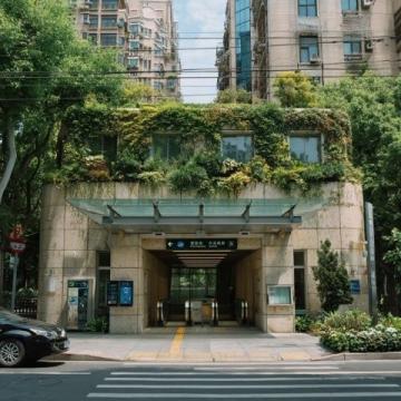 重慶謝家灣站，最像香港的街區,看起來好大氣上檔次呦。城市感滿滿的。網友戲稱重慶