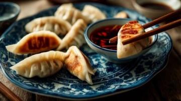 如何制作經典紅豆沙粽和鮮肉蛋黃粽？詳細步驟分享