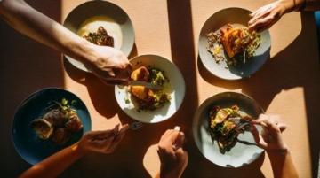 五步打造'好好吃飯': 專注飲食、傾聽身體、個性選擇、儀式感與心理調適