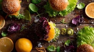 科學應對脂肪肝:揭秘極端素食背后的健康誤區與合理膳食策略