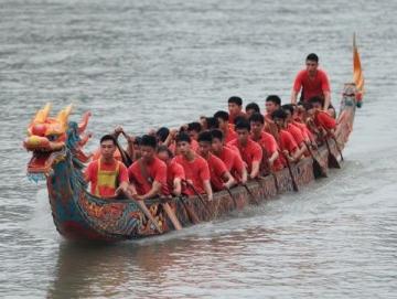 端午節正值仲夏,氣溫較高,人體的新陳代謝加快,容易出現燥熱、上火等癥狀