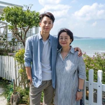 秦孟祿夫婦回高密賞梨花，共游春日美景故鄉情深