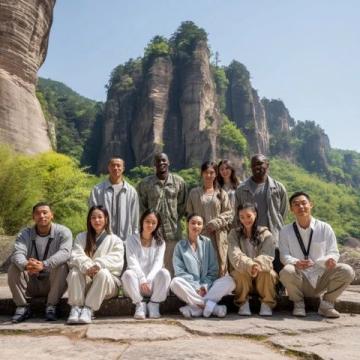 探索貴州秘境:5大熱點(diǎn)游覽攻略與獨(dú)特視角體驗(yàn)