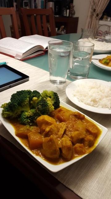 今天下午準備晚餐兩道菜后的意外分享：美味咖喱牛肉做法詳解