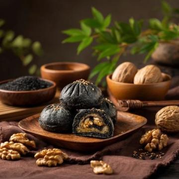 無錫有很多特色小吃,以下是一些經典的介紹