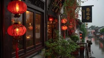已經(jīng)是晚上9點多了，街邊僅有幾家飯館還亮著燈，能在北京經(jīng)營到深夜的