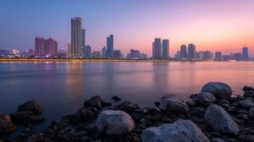 青島是中國海濱重要城市的教育中心 青島市擁有多所高校包括綜合性大學和重點高校等,各個高校都具有不同的特點和優勢。