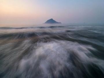榮成海邊拍照爭議:禁令引發(fā)熱議,平衡旅游管理與公眾權(quán)利成焦點