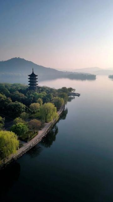 舌尖上的杭州：探索西湖邊到小巷深處的傳統(tǒng)與現(xiàn)代美食之旅