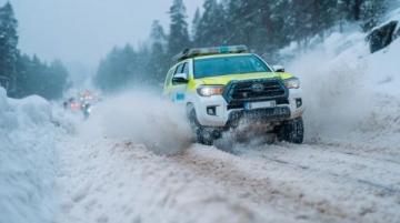 冬季雪天行車安全指南:全面準(zhǔn)備與駕駛技巧須知