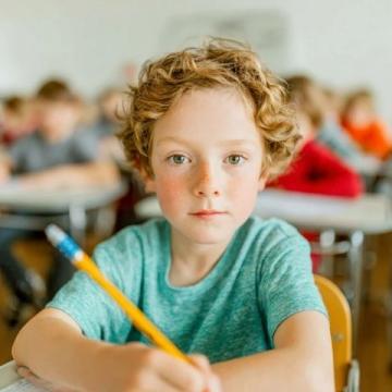 孩子幼兒園就該學一年級知識嗎?快樂童年與壓力教育的糾結,求支招!