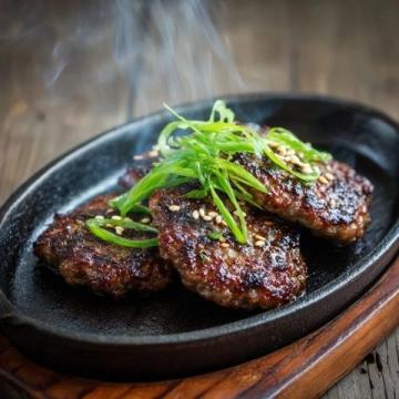 爆款標題芹菜炒牛肉，一道鮮香四溢的健康佳肴