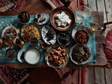 內(nèi)蒙古特色美食：手抓羊肉、奶茶等不可錯(cuò)過的地方風(fēng)味