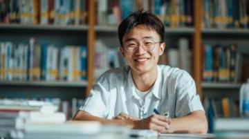 廣東歷史類580分考生的理想院校指南:沖刺名校與穩(wěn)健選擇