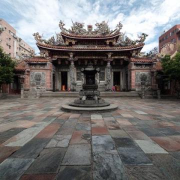 河南省濮陽市位于中華中部地帶,是一個歷史悠久、人文薈萃的地方