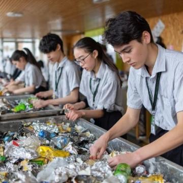 大連二十五中陪餐活動:舌尖上的溫暖與守護