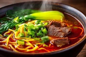 保定必嘗面食推薦：羊雜面、鐵鍋燜面與熱干面