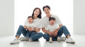 謝浩男媽媽許健華成功回歸,帶小女兒上學,還展示廚房神器