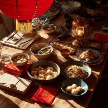 賀州特色美食之牛腸酸、粉角、三角包、豆豉粉等小吃類美食;釀菜類美食;菜肴類美食;客家傳統飲品與配套小食類美食.