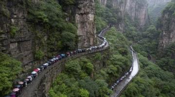 廣西德保縣都安鄉(xiāng)福記村一名確診病例的許某人,兩次行程軌跡的差別,引起網(wǎng)友們好奇