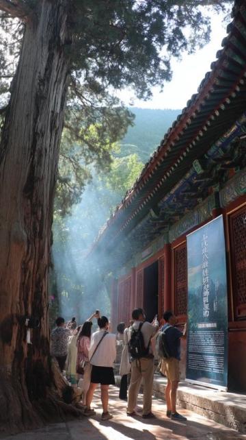 成都周邊熱門景區推薦：九寨溝、青城山、天臺山等自然風光和文化古跡