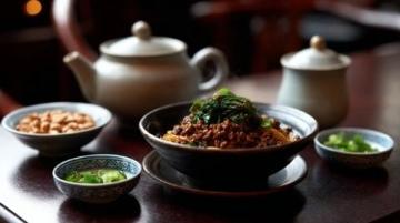 保定必嘗面食推薦：羊雜面、鐵鍋燜面與熱干面