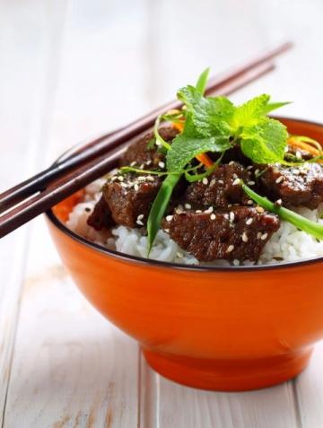 宅家過年吃美食！蘿卜絲炒牛肉和水煎包，營養(yǎng)又好吃！