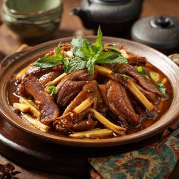 阜陽(yáng)界首黃牛肉燜荊芥：皖北風(fēng)味的獨(dú)特味覺盛宴