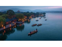 賽里木湖即將迎來(lái)“封神”的季節(jié)——一場(chǎng)不容錯(cuò)過(guò)的自然與文化盛宴