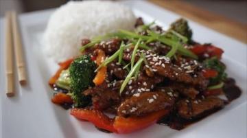 一周不重樣的工作日午餐推薦:牛肉炒青椒配酸爽蝦滑