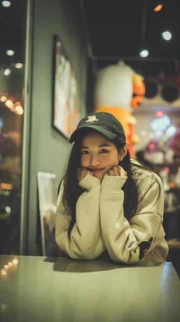 淚目!飯店里女孩求助鄰座夫妻獲暖心援助