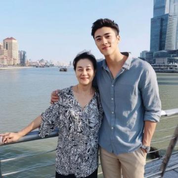 高以翔戀愛僅一步之遙寫真集文字分享之一:他的美食情緣