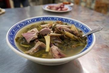 蠔烙:潮汕地區經典傳統小吃,以新鮮生蠔為主要食材,佐以薯粉、雞蛋煎制而成。