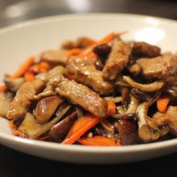 精選家常美食：香干炒胡蘿卜藕片等四道菜的做法