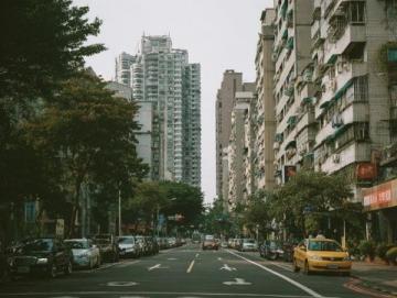 廣州的氣溫漸漸攀升，假期里總想著到戶外走走,交通便利、地鐵直達的白云山