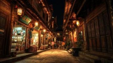 已經(jīng)是晚上9點多了，街邊僅有幾家飯館還亮著燈，能在北京經(jīng)營到深夜的