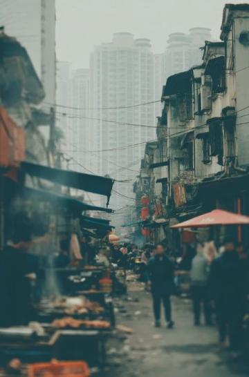 五一貴陽之行:人潮中的美食探索與交通印象