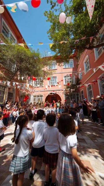 漢中市興漢新區第六幼兒園舉辦夏至主題教學活動豐富多彩
