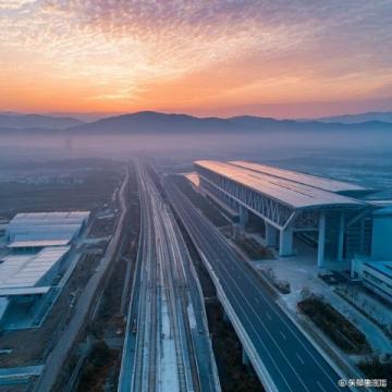 長江高鐵沿線一站到底：串起長江經濟帶的璀璨明珠