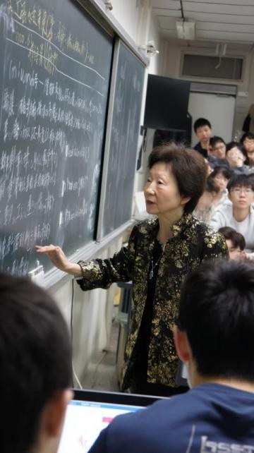生命科學學院'三下鄉'團隊:青山街社區健康知識趣味宣講