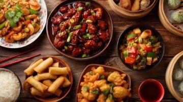 介紹中國傳統美食的英語作文(以下是一些中國各地的傳統美食介紹)