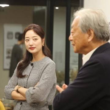 陸毅攜家人回哈爾濱老家探親