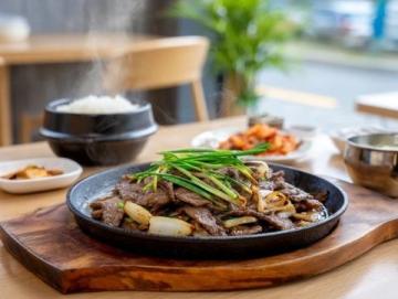 一周不重樣的工作日午餐推薦:牛肉炒青椒配酸爽蝦滑