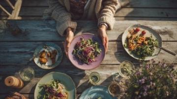 五步打造'好好吃飯': 專注飲食、傾聽身體、個性選擇、儀式感與心理調適